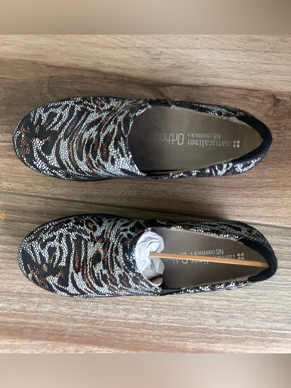 NEW Naturalizer FREEDA Metallic Animal Print Slip-On Clogs Size 7.5 Ortholite - Picture 4 of 15